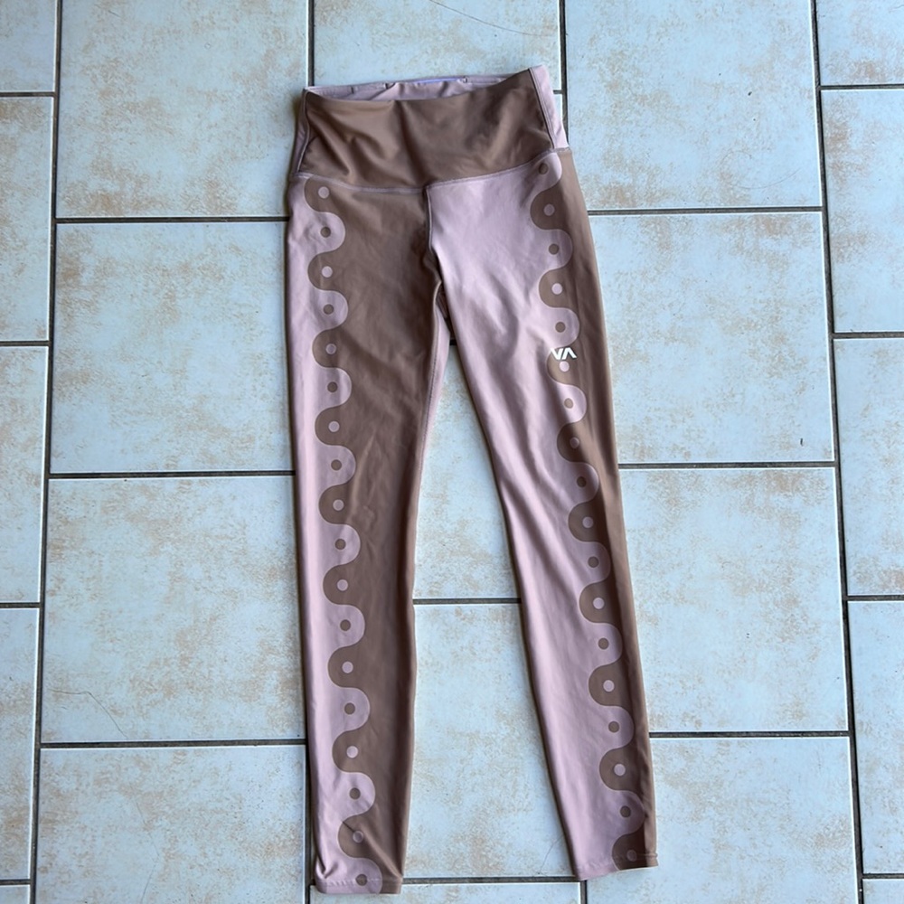 Rvca Yin Yang tan and pink legging